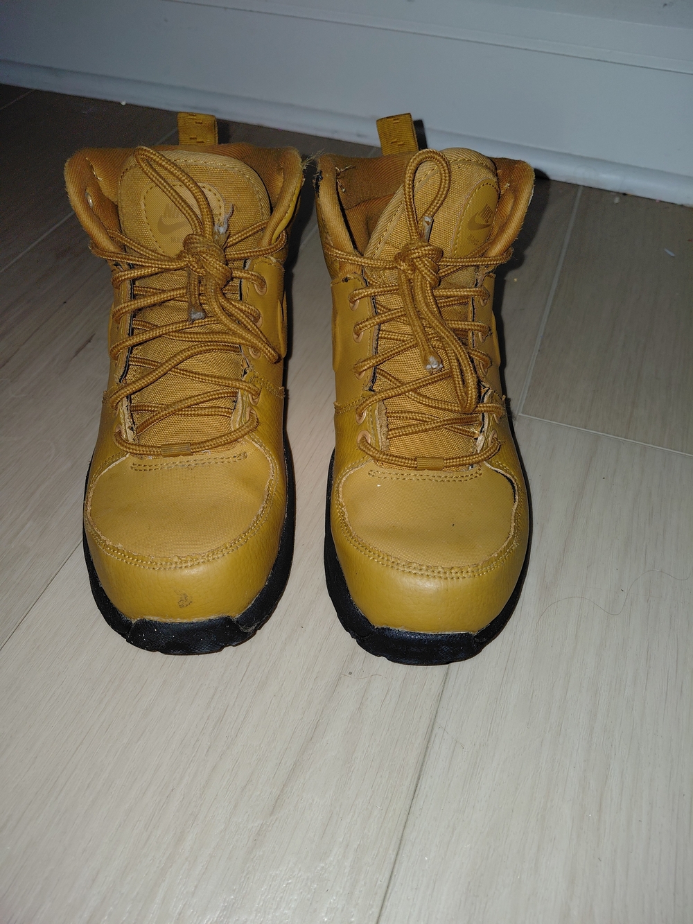 Nike ACG Kids Wheat/Tan High-Top Boots